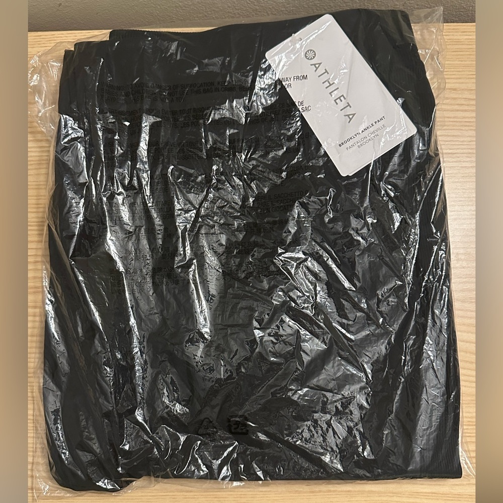 NWT Athleta Brooklyn ankle pants in black size 16